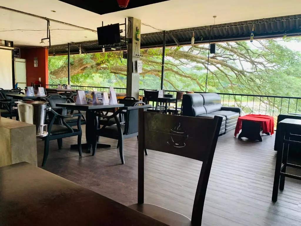 رستوران هتل گانگاادارا کندی